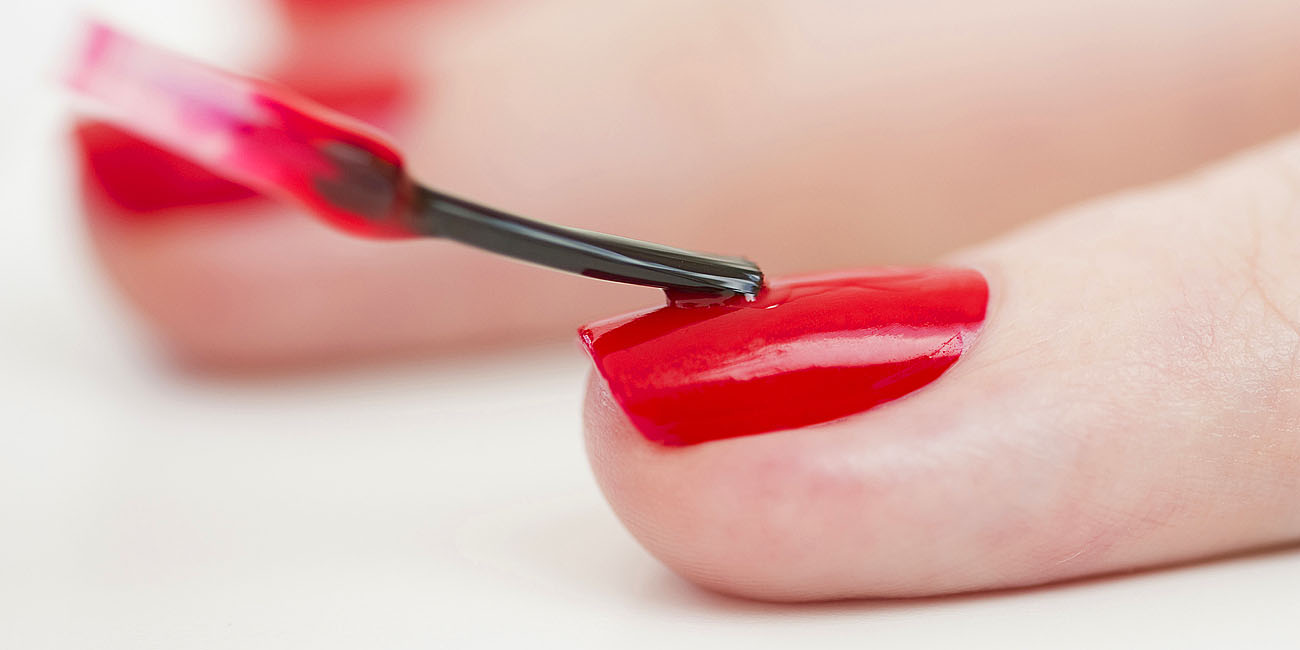 coiffure au carre noir porrentruy pose vernis a ongles